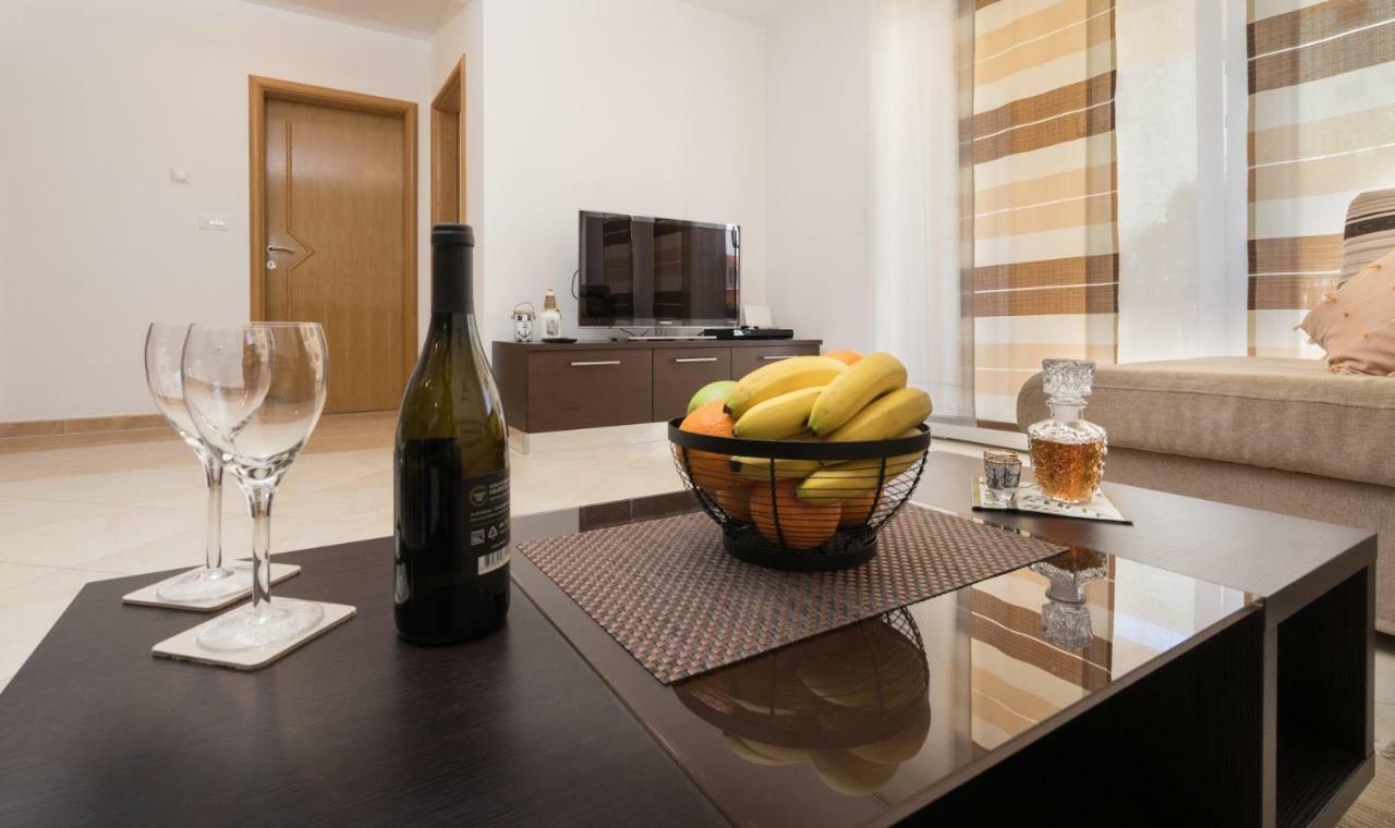 Spacious Apartment With The Garden, Near The Sandy Beach 메덜린 외부 사진